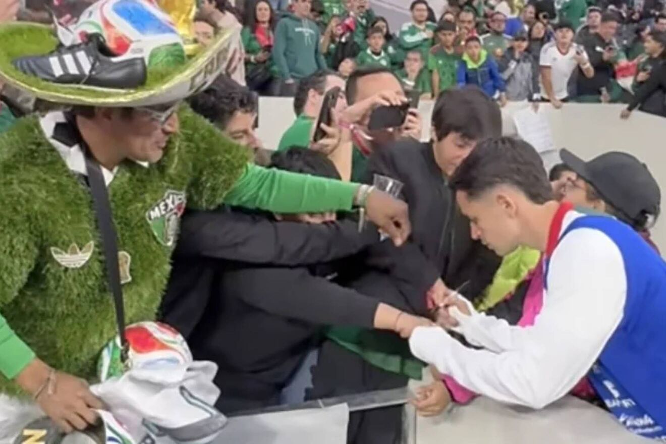 Aficionado pide autógrafo a Fidalgo, pero hace meses cuestionaba a...