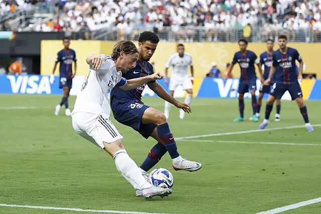 Modric centra en el partido ante el PSG