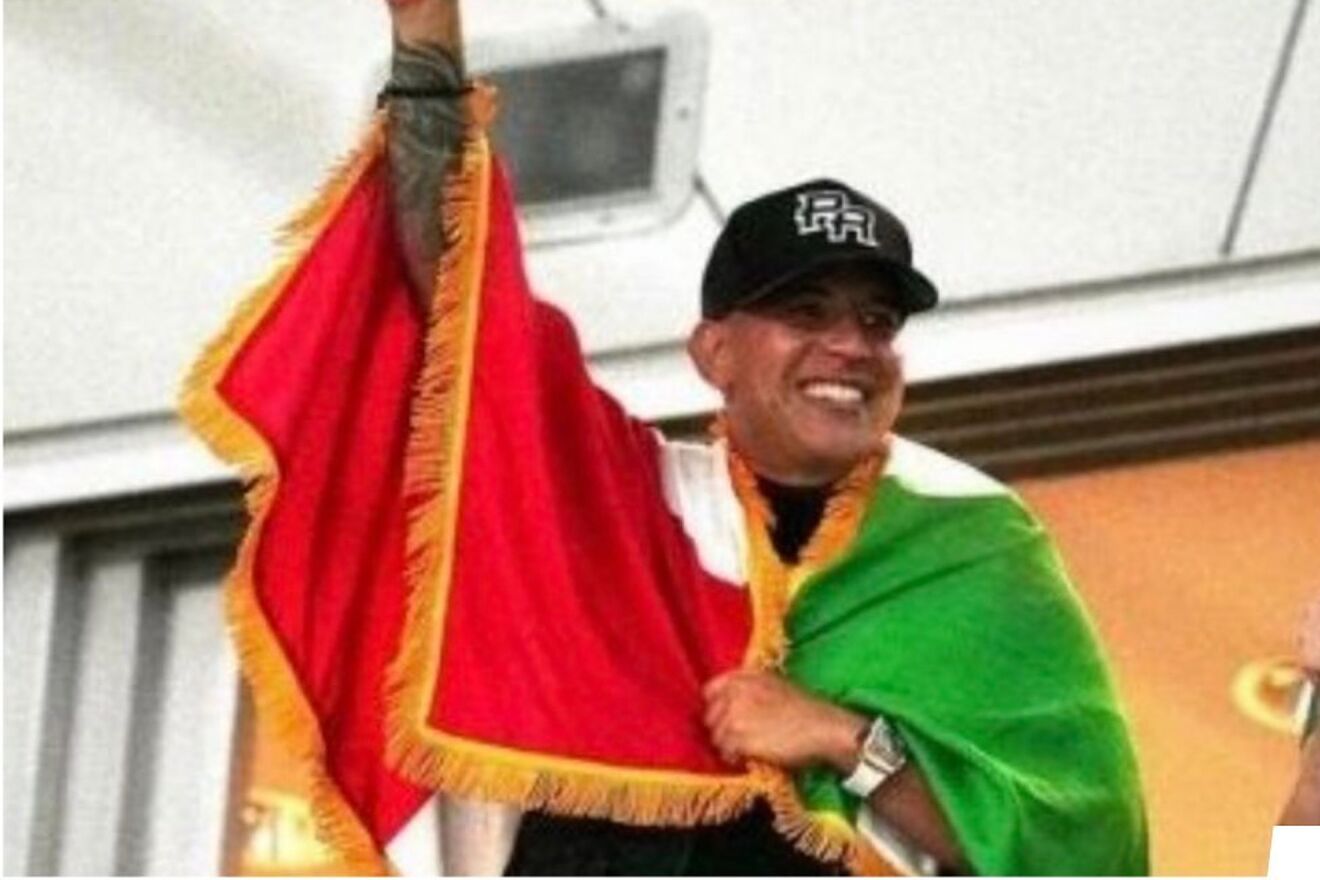 El boricua apoy� en el estadio a M�xico ante Jap�n.