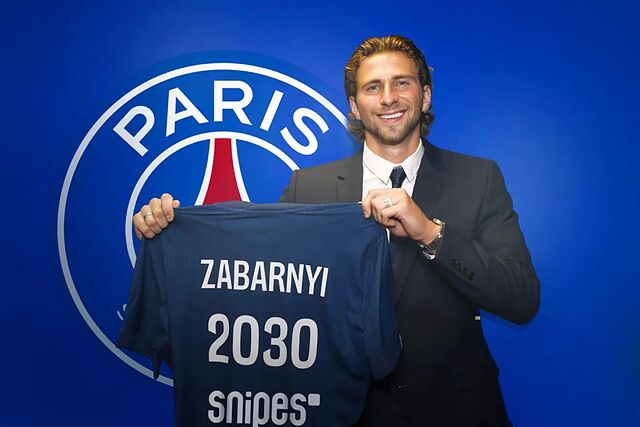 Zabarnyi, en su presentaci�n con el PSG