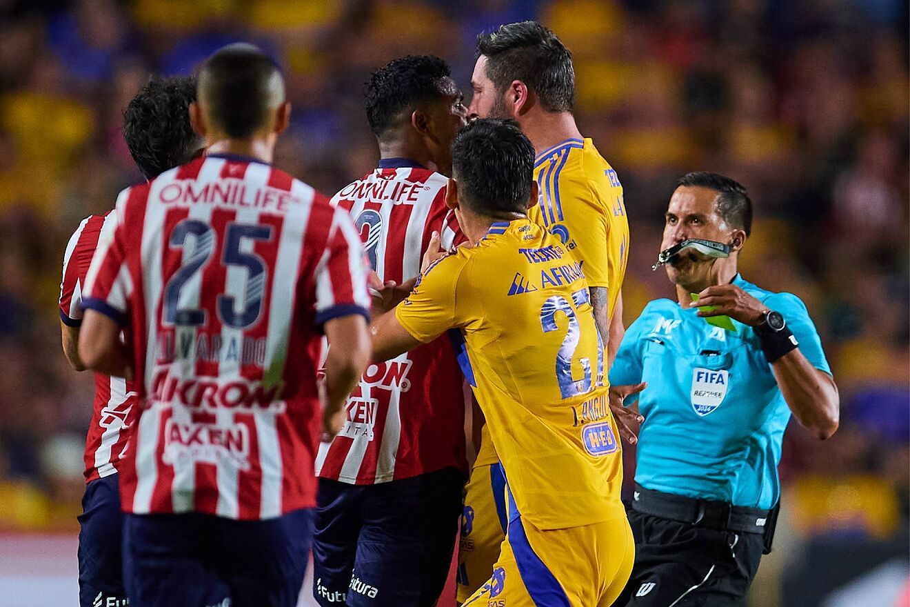 Andr�-Pierre Gignac & Chivas