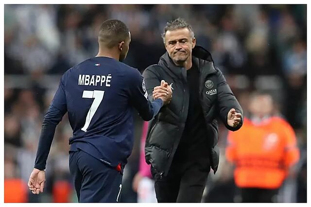 Mbapp� y Luis Enrique se saludan en su etapa en el PSG