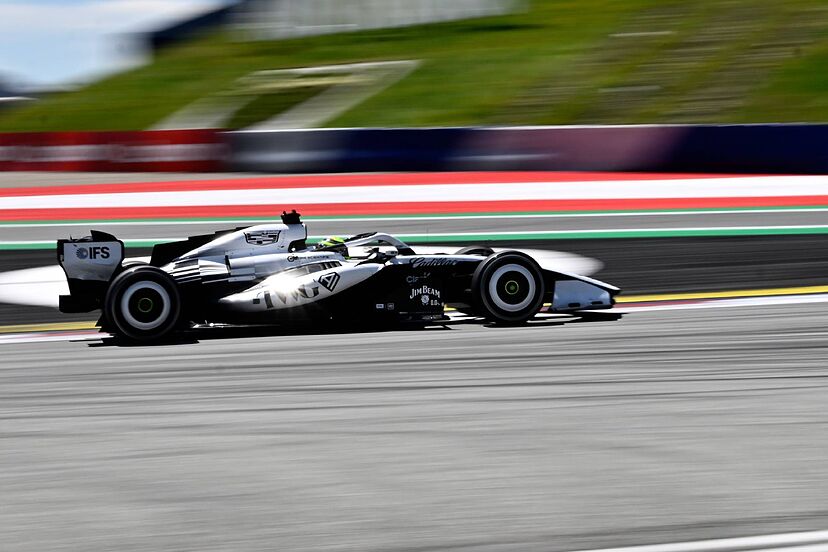 Resultados Clasificación GP Austria: Checo Pérez gana batalla en Cadillac en polémica pole position para Russell | MARCA México