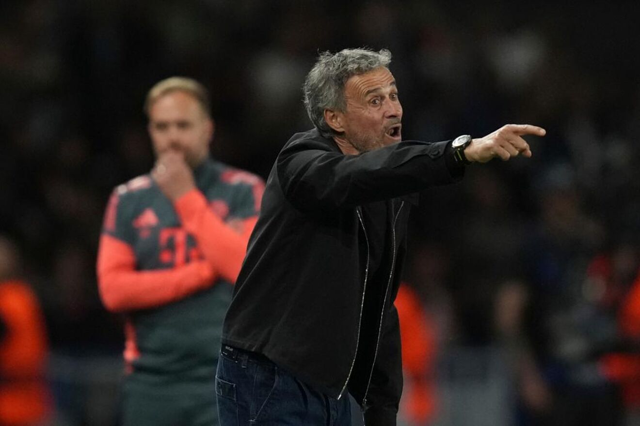 Luis Enrique da indicaciones durante el partido ante el Bayern.
