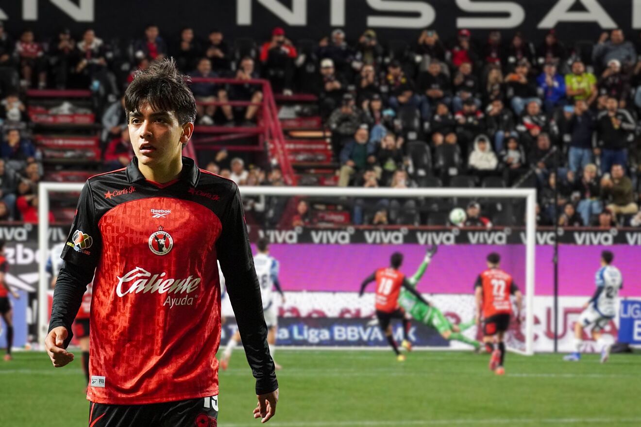 Gilberto Mora marca su primer gol tras lesi�n y levanta la mano rumbo...