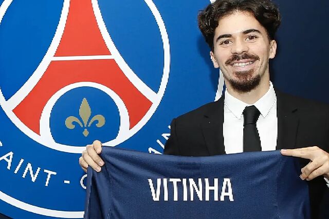 Vitinha, en su presentaci�n como jugador del PSG