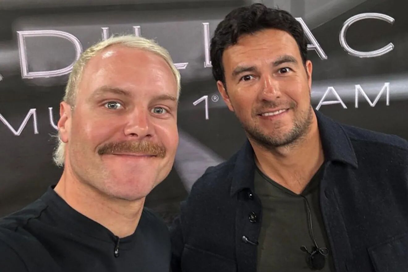 Bottas y Checo posan juntos