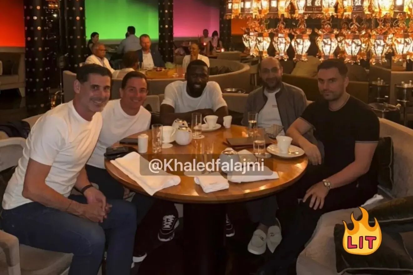 Rudiger, en el centro de la imagen, junto a Fernando Hierro o Fran...