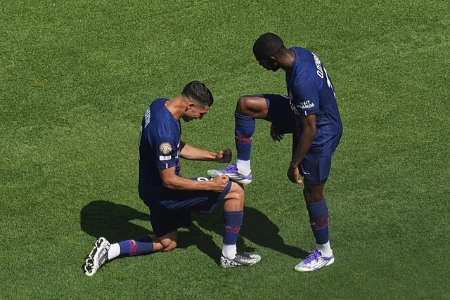 Achraf celebra junto a Demb�l� un gol del PSG