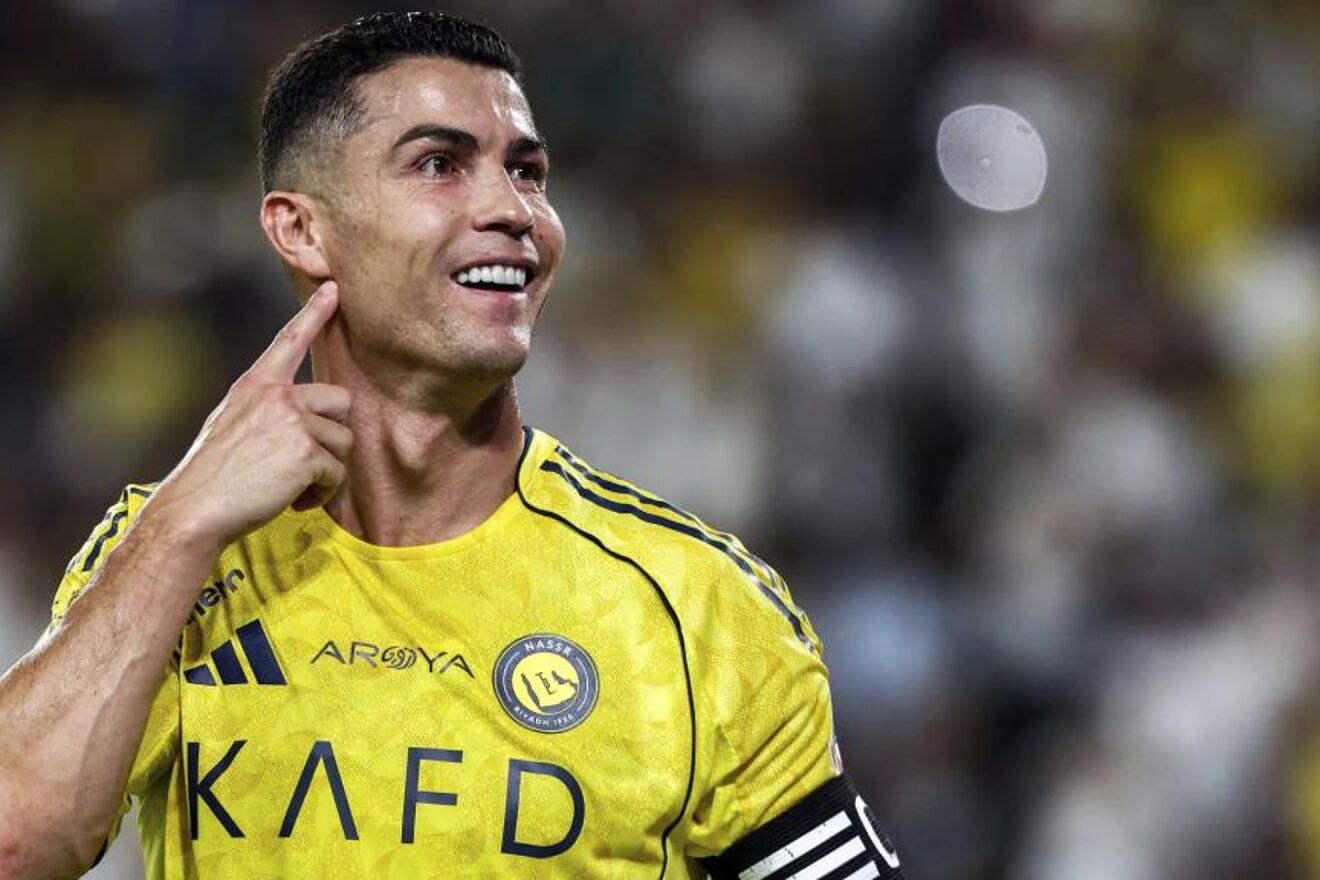 Cristiano Ronaldo gesticula durante un partido con el Al Nassr.