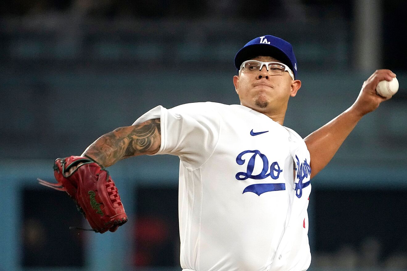 Julio Urías reaparece en campo de beisbol tras abrupta salida de los...