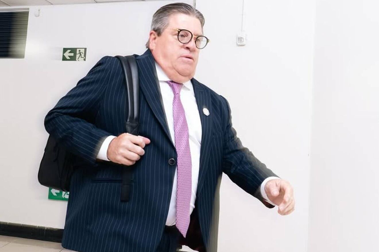 Miguel Herrera sale por la puerta de atr�s de Costa Rica