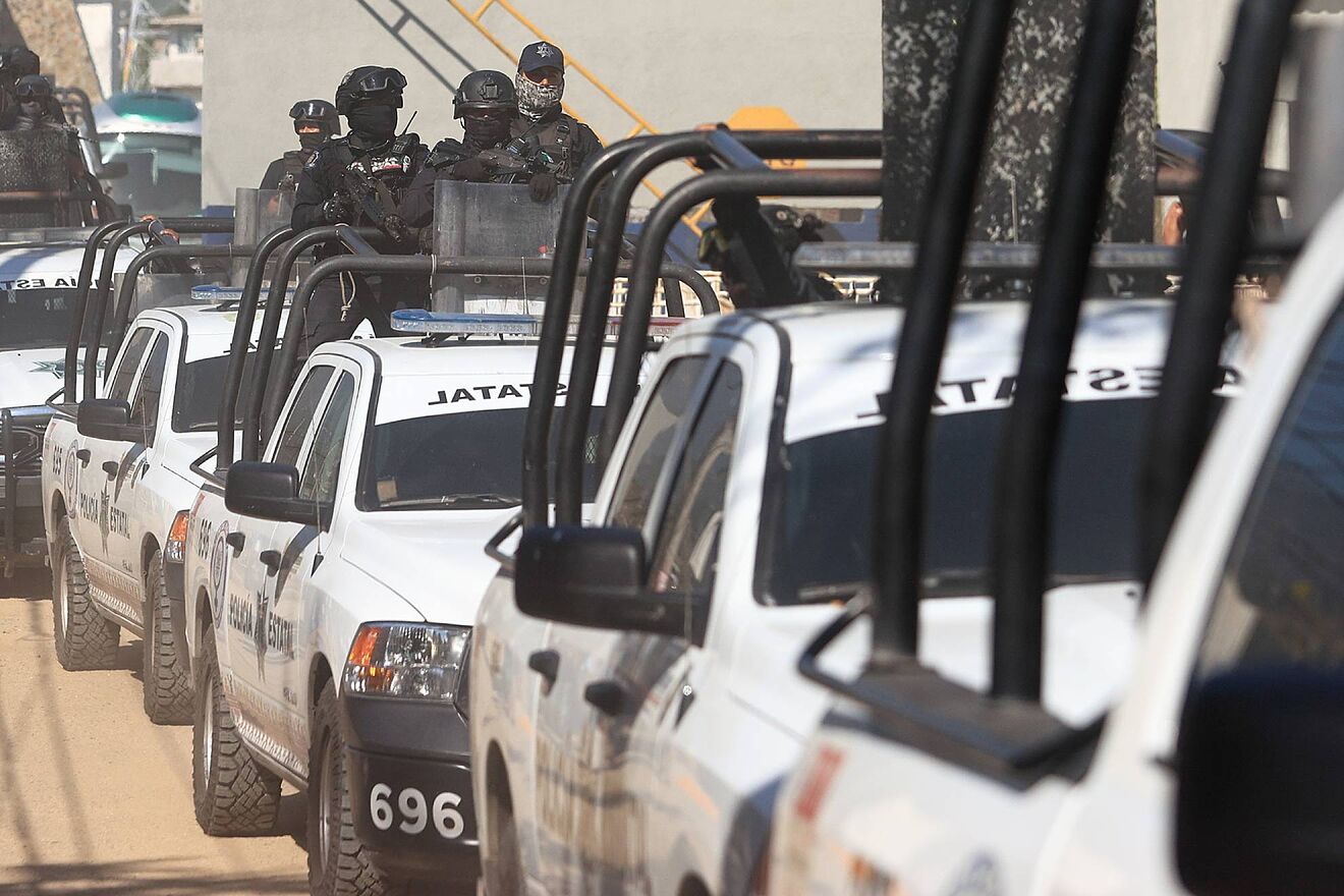 Elementos de la Policía Estatal de Guerrero durante un recorrido