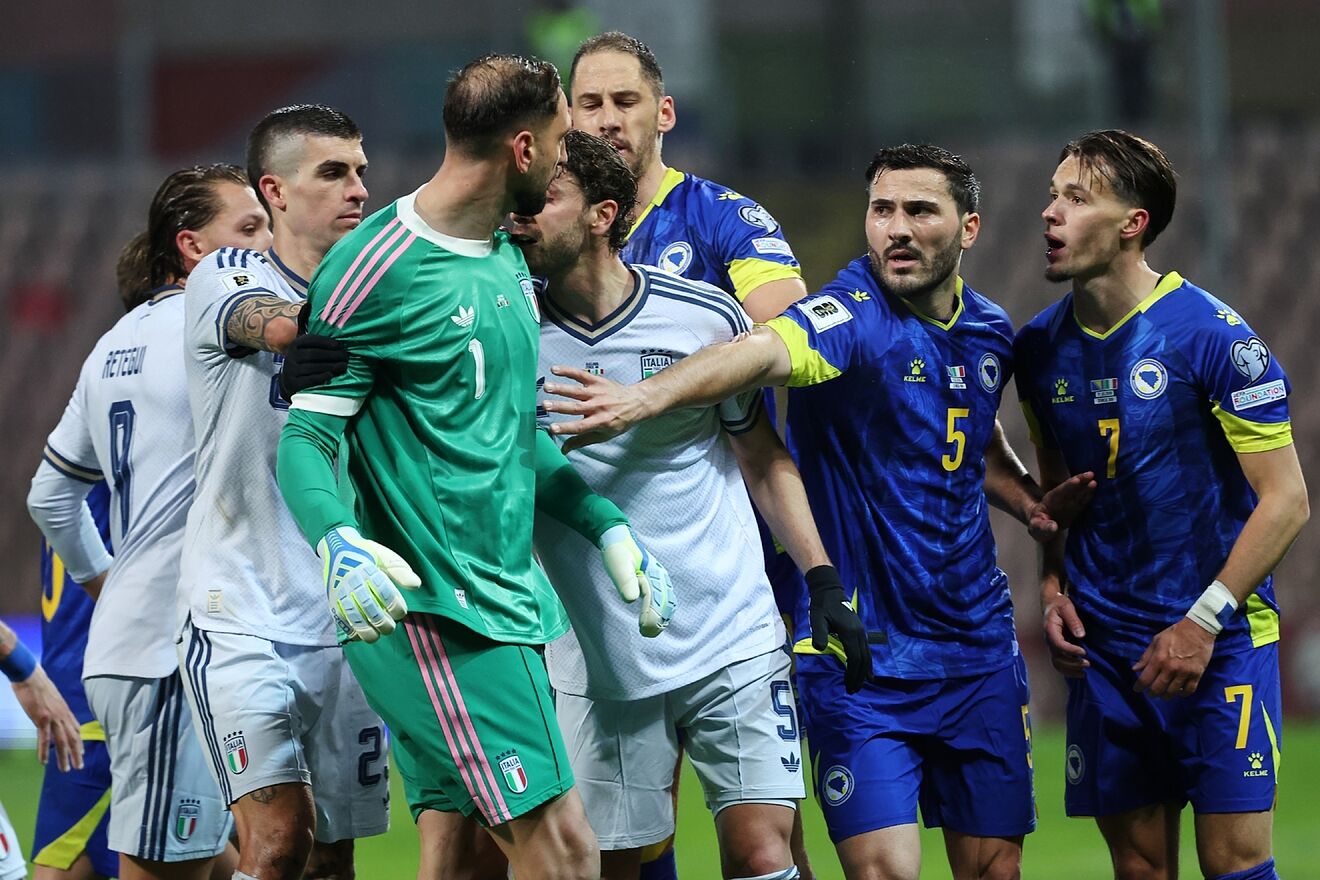 Donnarumma se cara con varios jugadores bosnios