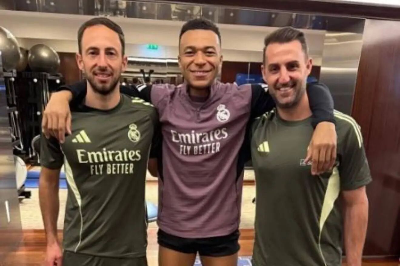 Mbapp�, junto a dos fisios del Madrid, en Francia