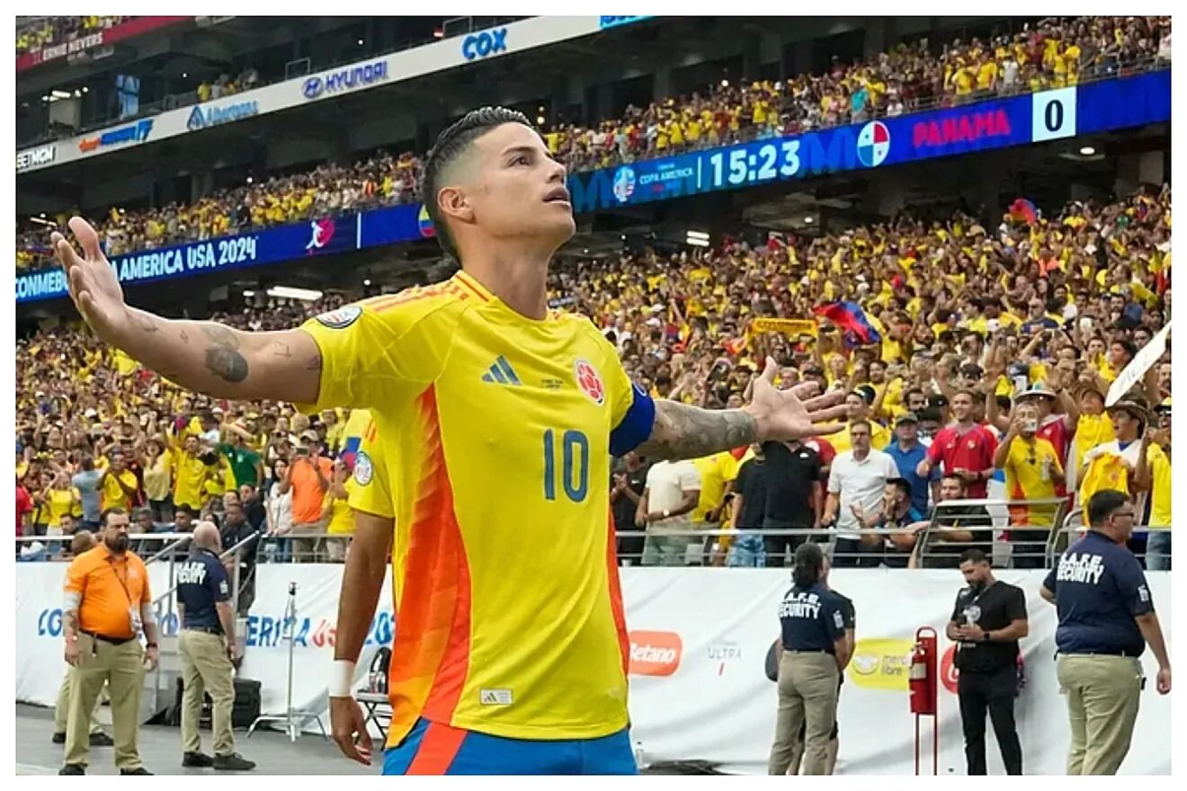 James Rodr�guez celebra un gol con la selecci�n colombiana